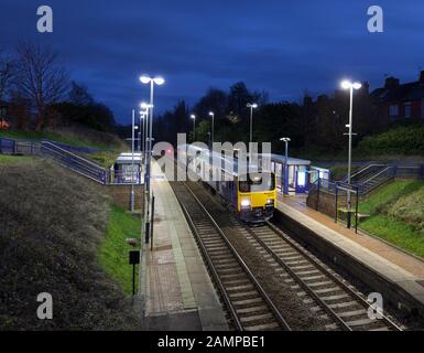 Kiveton Bridge railway station, south Yorkshire Arriva Northern rail class 150 150106 working a Lincoln Central to Leeds train Stock Photo