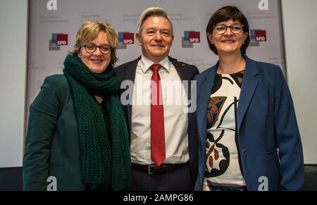 Munich, Bavaria, Germany. 14th Jan, 2020. A reenergized Bavarian SPD held a press conference today ahead of the Landtagsfraktion Winterklausur (meeting for setting the agenda). In attendance was Saskia Esken, the head of the German SPD who was hosted by Horst Arnold, Natascha Kohnen, and Klaus Adelt of the Bavarian SPD Fraction. Among the themes discussed, the party discussed digitalization in Bavaria and federally, as Germany lags behind even developing nations in 4G and 5G coverage and penetration. The group believes there is a digital split in society. (Credit Image: © Sachelle Babbar/ Stock Photo