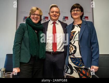 Munich, Bavaria, Germany. 14th Jan, 2020. A reenergized Bavarian SPD held a press conference today ahead of the Landtagsfraktion Winterklausur (meeting for setting the agenda). In attendance was Saskia Esken, the head of the German SPD who was hosted by Horst Arnold, Natascha Kohnen, and Klaus Adelt of the Bavarian SPD Fraction. Among the themes discussed, the party discussed digitalization in Bavaria and federally, as Germany lags behind even developing nations in 4G and 5G coverage and penetration. The group believes there is a digital split in society. (Credit Image: © Sachelle Babbar/ Stock Photo