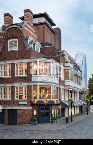 Ticketing and office complex for Shakespeare's Globe Theatre, London, England, UK Stock Photo