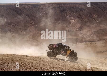 Jeddah, Saudi Arabia. 14th Jan, 2020. Pilot C. CURRIE (405) during the 7th stage of the Dakar Rally 2020, in Jeddah, Saudi Arabia, on Tuesday (14). (Photo: Vinicius Branca/Fotoarena) Credit: Foto Arena LTDA/Alamy Live News Stock Photo