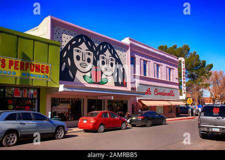 1950/60s architectural design stores along N Morley Ave in the US-Mexican border city of Nogales, AZ Stock Photo