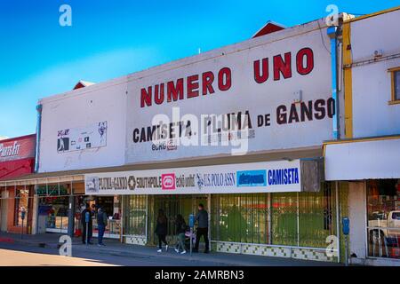 1950/60s architectural design stores along N Morley Ave in the US-Mexican border city of Nogales, AZ Stock Photo