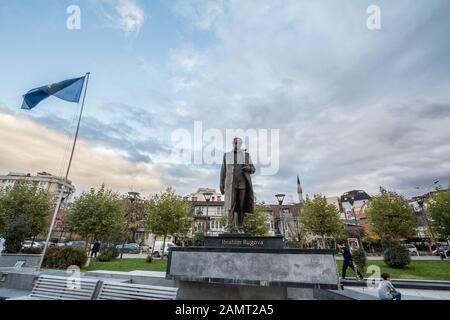 PRISHTINA, KOSOVO - NOVEMBER 11, 2016: Statue dedicated to Ibrahim Rugova, first president of the Republic of Kosovo in Pristina, capital city of the Stock Photo