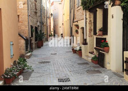 Old Town, Vieil Antibes, Antibes, Cote d Azur, French Riviera, Mediterranean, Provence, France, Europe Stock Photo