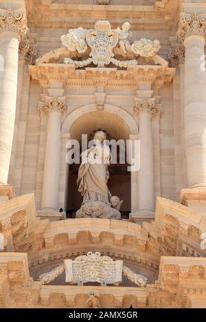 Statue of Virgin Mary. Cathedral of Syracuse, Ortygia. Madonna del Piliere. Duomo di Siracusa, Ortigia. Stock Photo