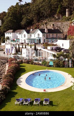 The Hotel Portmeirion and swimming pool. Stock Photo