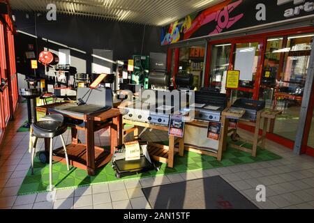 France Brive La Gaillarde : 08/2018,  Empty hardware store, DIY Shop; Stock Photo