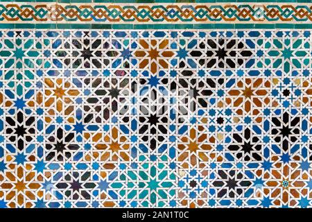 Detail of a tiled dado on a wall in the Patio de las Doncellas, in the Real Alcázar Stock Photo