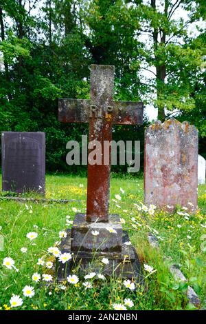 Cross tombstone with RIP (Rest In Peace) on it the old parish church of St Peter, Pembury, Kent, England Stock Photo