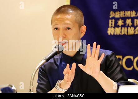 Tokyo, Japan. 15th Jan, 2020. Japanese film director Kei Chikaura speaks before press after a preview screening of Japanese movie "Complicity, Yasashii Kyohan"at the Foreign Correspondents' Club of Japan in Tokyo on Wednesday, January 15, 2020. The independent movie will be screening in Japan from January 17. Credit: Yoshio Tsunoda/AFLO/Ģ����ý Live News Stock Photo