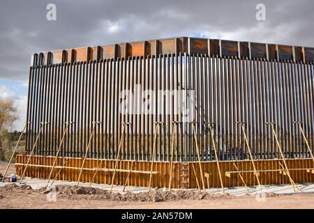 Steel bollard barrier panels are installed in conjunction with a retaining wall for sections of the border barrier system at the Yuma 1 project site near Yuma, Arizona, Jan. 9, 2020. The Yuma 1 project spans approximately 5 miles, replacing dilapidated and outdated designs with a steel bollard barrier system. The U.S. Army Corps of Engineers, South Pacific Border District is providing contracting services, including design and construction oversight, of Department of Defense-funded Southwest border barrier projects in California, Arizona, New Mexico and Texas at the direction of the Administra Stock Photo