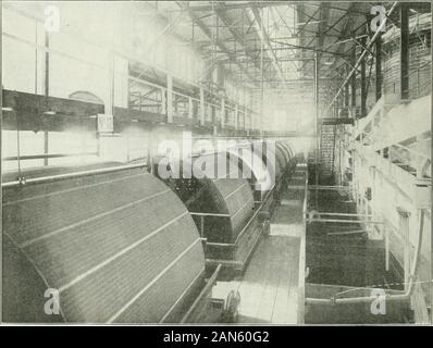 E/MJ : engineering and mining journal . ANOTHER VIEW IX THE SETTLING AND FILTERING DEPARTMENT. A ROW OF FILTERS AT THE ELECTROLYTIC ZINC PLANT AT GREAT FALLS December 23, L91S i;Ni.li;i.i;i(, and mining joi I III- Stock Photo