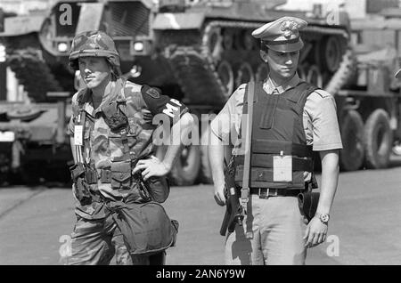 Genoa (Italy), September 1986, landing of the 30th Division of the US National Guard to participate in NATO exercises in Europe Stock Photo