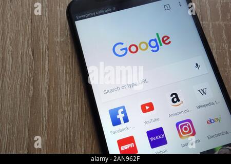 Google browser with social media icons including Facebook, Youtube, Yahoo, Amazon, ESPN, Wikipedia and Ebay displayed on a modern smartphone Stock Photo