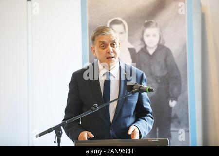 Erfurt, Germany. 16th Jan, 2020. Romani Rose, Chairman of the Central Council of German Sinti and Roma, speaks at the opening of the exhibition 'Racial Diagnosis: Gypsies' - The Genocide of the Sinti and Roma and the long struggle for recognition. This is an exhibition of the Documentation and Cultural Centre of German Sinti and Roma. Credit: Bodo Schackow/dpa-Zentralbild/dpa/Alamy Live News Stock Photo