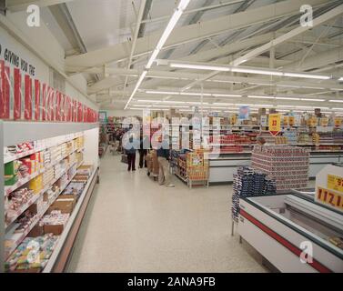 Kwik Save Supermarket, Battersea, London In 1990, UK Stock Photo - Alamy