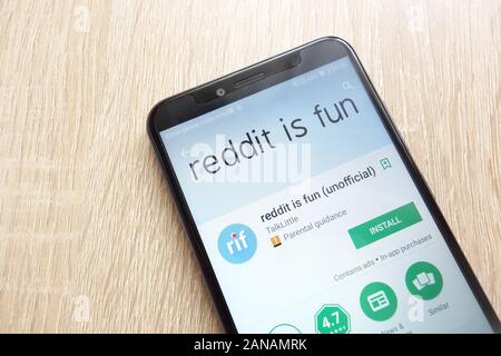 reddit is fun (unofficial) app on Google Play Store website displayed on Huawei Y6 2018 smartphone Stock Photo