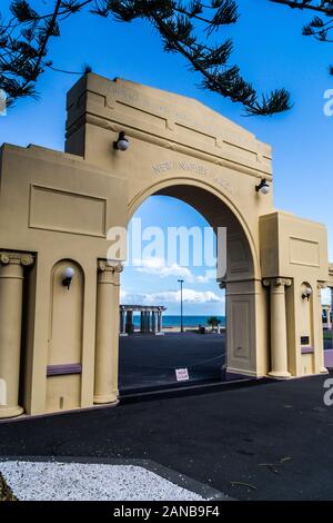 Art Deco Colonnade, Plaza and Napier Arch, by J.T Watson, 1935-39, Napier, Hawke's Bay, North Island, New Zealand Stock Photo