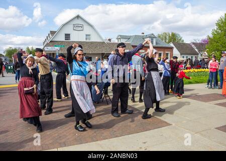 May 2, 2019, Pella, Iowa, USA. Folk dance in national dutch costume during the Tulip Time Festival Parade of Pella's dutch community Stock Photo