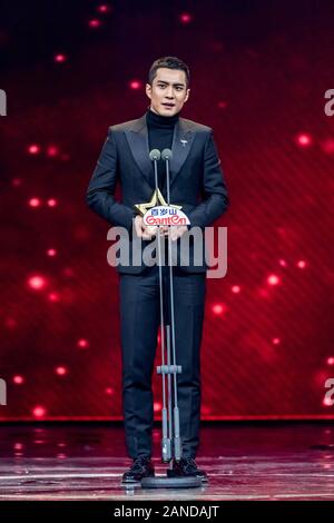 --FILE--Chinese actor Han Dongjun, also known as Elvis Han, sings at the stage of 2018 China TV Drama Awards in Beijing, China, 12 December 2018. *** Stock Photo