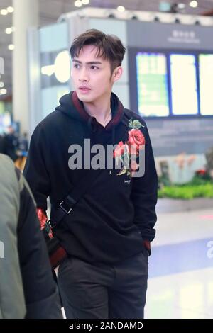 --FILE--Chinese actor Zhang Binbin, also known as Vin Zhang, shows up at an airport in Beijing, China, 10 January 2018. *** Local Caption *** fachaosh Stock Photo