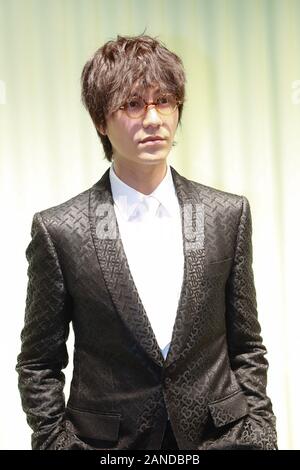 FILE--Chinese actor Chen Kun, also knowns as Aloys Chen, shows elegance at a event of British luxury fashion house Burberry, Shangha Stock Photo - Alamy