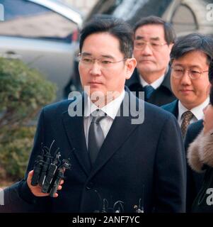 Seoul High Court in South Korea. 17th January, 2020. Seoul, South Korea. 17th January, 2020. Lee Jae-Yong, Jan 17, 2020 : Samsung Electronics Vice Chairman Lee Jae-Yong arrives at the Seoul High Court in Seoul, South Korea. Lee attended on Friday an appeals trial after the Supreme Court ordered the appellate court in August, 2019 to review its suspended jail sentence for him over bribing a confidante of jailed former President Park Geun-Hye, local media reported. Credit: Lee Jae-Won/AFLO/Alamy Live News Stock Photo