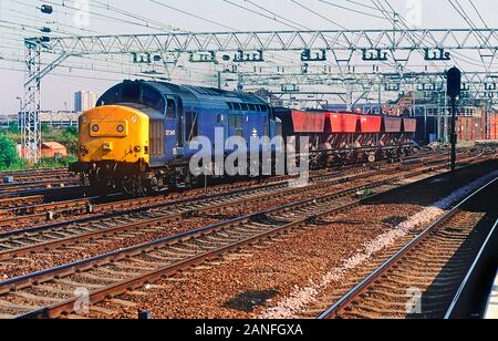 37 ディーゼル A class 37 diesel locomotive number 37245 with a Speedlink trip