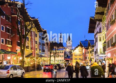 Kitzbühel: Old Town, pedestrian zone, Parish church, church Liebfrauenkirche in Kitzbühel, Tirol, Tyrol, Austria Stock Photo