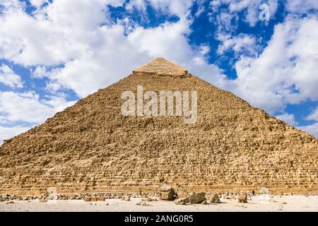 Pyramid of Khafre, Great pyramids, the three Great pyramids, in sandy desert, giza, cairo, Egypt, North Africa, Africa Stock Photo