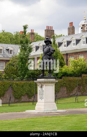 KENSINGTON GARDENS, UK - MAY 20, 2019. Kensington Palace birthplace of Queen Victoria, King’s State Apartments and the famous Sunken Garden. Stock Photo