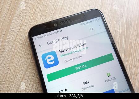 Microsoft Edge app on Google Play Store website displayed on Huawei Y6 2018 smartphone Stock Photo