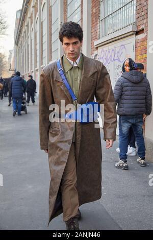MILAN - JANUARY 13: Man with brown coat and Gucci belt looking at  smartphone before Emporio Armani fashion show, Milan Fashion Week street  style on Ja Stock Photo - Alamy