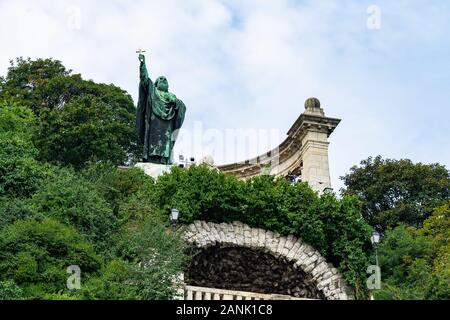 Waterfall park mountain statue stone in Budapest, Hungary Stock Photo