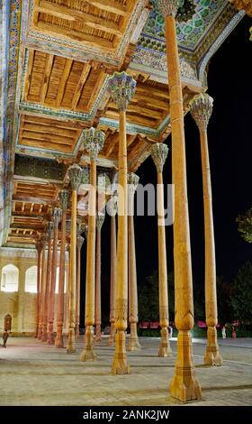 night shot of illuminated Columns of Bolo Hovuz Mosque or Bolo Hauz mosque, Bukhara, Uzbekistan, Central Asia Stock Photo