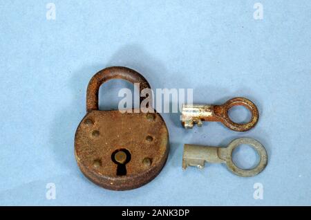 Elder padlock with lever tumblers. The shape of the comb of the keys makes the difference. Both keys vcan be inserted in the lock, but only one will o Stock Photo