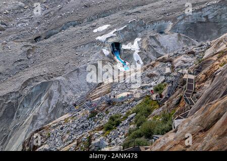 France, Chamonix-Mont Blanc, Haute-Savoie. Stairs leading to the ice caves of the Mer de Glace, along the route you can see the huge thawing of the gl Stock Photo
