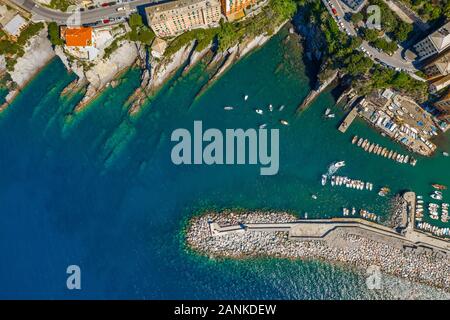 Yachts moored in a marina Stock Photo - Alamy