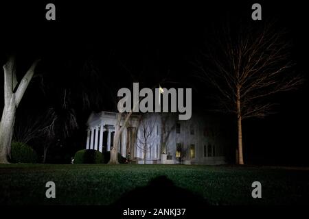 Washington, DC, USA. 17th Jan, 2020. The White House is seen at dawn in Washington, DC, U.S., on Friday, January 17, 2020. Credit: Stefani Reynolds/CNP | usage worldwide Credit: dpa/Alamy Live News