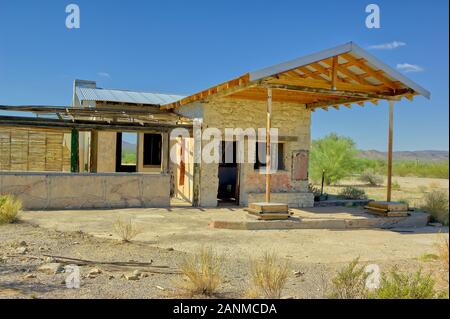 The ghostly remains of an abandoned gas station is all that is left of the ghost town of Big Horn Arizona. This structure is along Interstate 8 just e Stock Photo