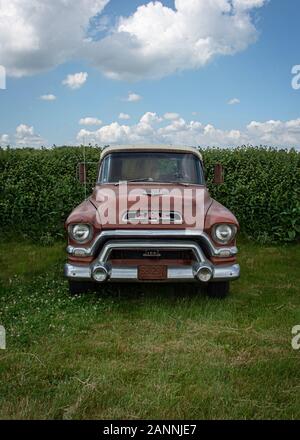 UK, Quorn - June 2018: GMC HYDRAMATIC V8 PICK UP TRUCK Stock Photo