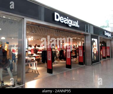 gebaar zeemijl Bereiken Desigual fashion store seen at Málaga–Costa del Sol Airport Stock Photo -  Alamy