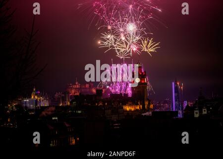 Winter overthrows Summer in front of audience of thousands at Edinburgh’s Samhuinn Fire Festival  Thousands gathered to watch Winter triumph over Summ Stock Photo