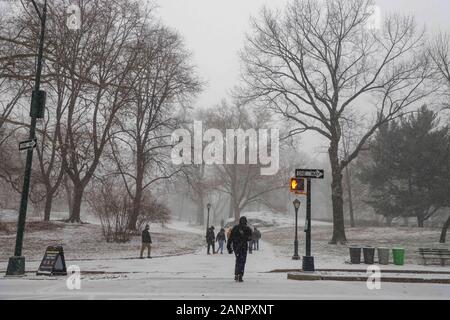 New York, New York, USA. 18th Jan, 2020. Snow fell on the Central Park region of New York City in the United States this Saturday, 18 Credit: William Volcov/ZUMA Wire/Alamy Live News Stock Photo