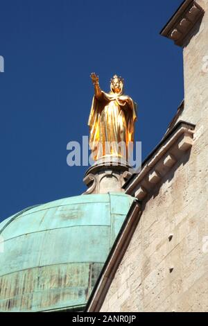 The dome and golden figure of Saint Anne, Eglise Sainte-Anne d'Apt, Vaucluse, Provence-Alpes-Côte d'Azur, France Stock Photo
