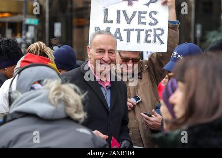 New York, USA. 18th Jan, 2020. Senate Minority Leader Charles Schumer during the annual Women's March in the Columbus Circles region of New York City in the United States this Saturday, 18. About five protesters in favor of President Donald Trump were present at the act. Credit: William Volcov/ZUMA Wire/Alamy Live News Stock Photo