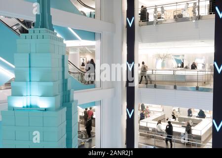 Tiffany & Co. flagship is a luxury jewelry and accessory store temporarily  located at 6 E. 57th Street, New York City, USA Stock Photo - Alamy