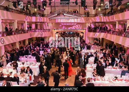 Munich, Germany. 18th Jan, 2020. Guests dance at the German Film Ball in the Bayerischer Hof. Credit: Ursula Düren/dpa/Alamy Live News Stock Photo