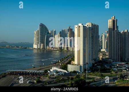 panama-panama-city-bay-of-panama-and-city-center-skyline-stock-photo